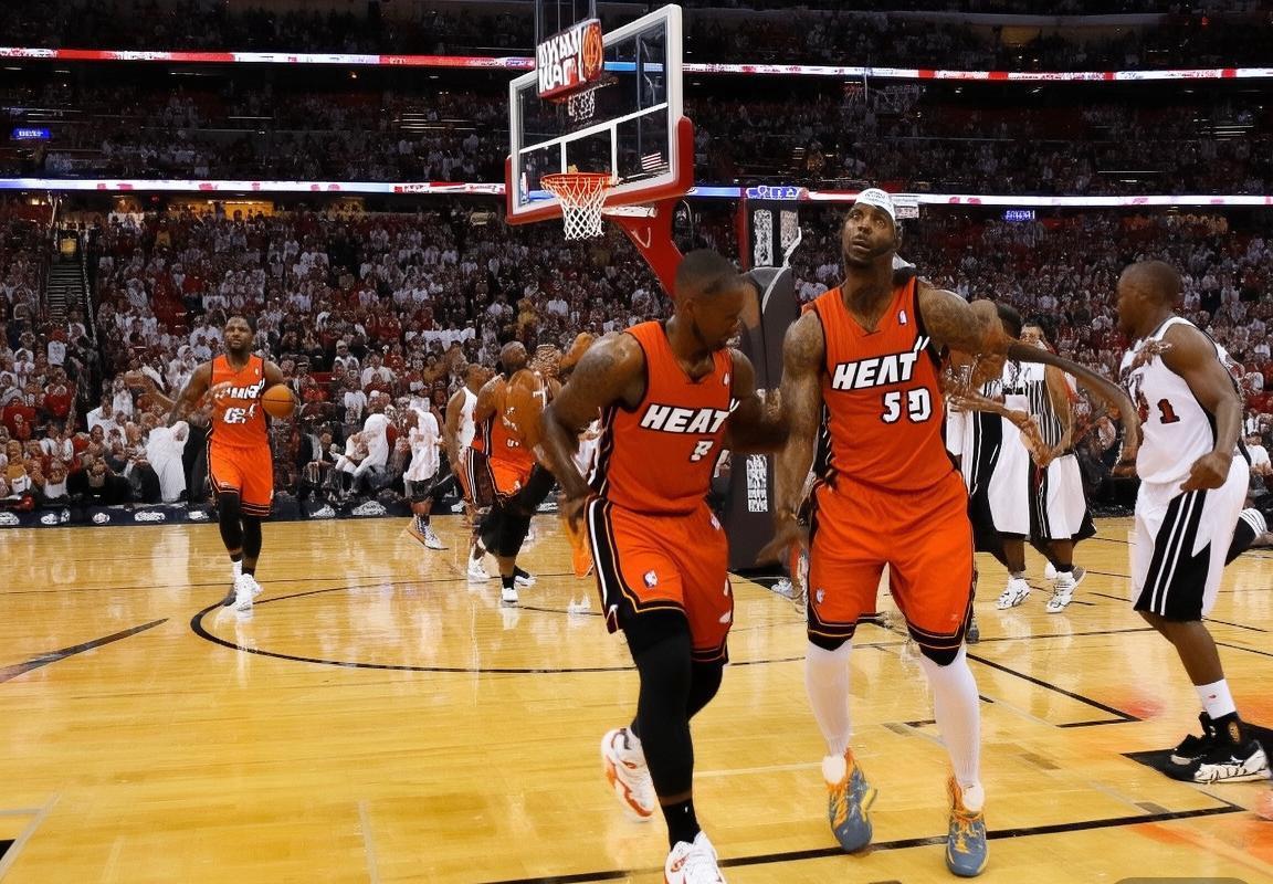 2013NBA詹姆斯60分制霸山猫：热火团队篮球史诗(图3)